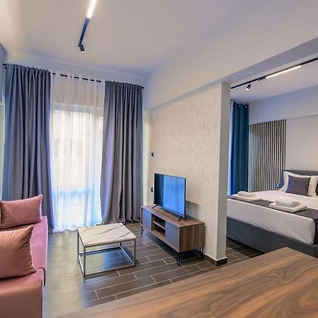 Luxury Central Apartment 4,1 Larissa Bagian luar foto