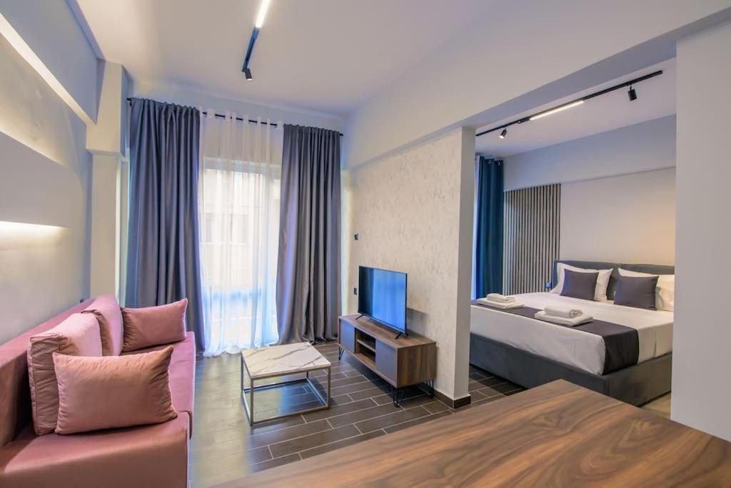 Luxury Central Apartment 4,1 Larissa Bagian luar foto