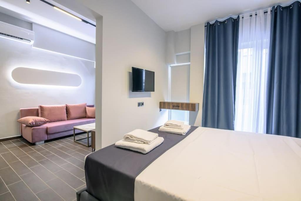 Luxury Central Apartment 4,1 Larissa Bagian luar foto