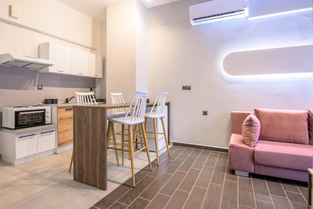 Luxury Central Apartment 4,1 Larissa Bagian luar foto
