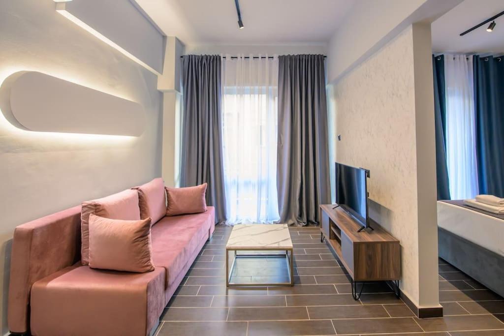 Luxury Central Apartment 4,1 Larissa Bagian luar foto