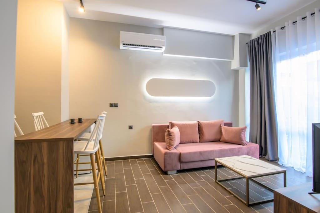 Luxury Central Apartment 4,1 Larissa Bagian luar foto